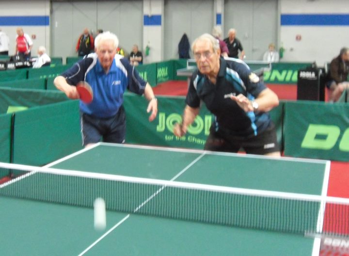 Manfred Rother und Ernst Weyland bei den Tischtennis Senioren Europameisterschaften 2013 in Bremen. Im Spiel gegen Wilfried Schradick und Uwe Ehlers.
